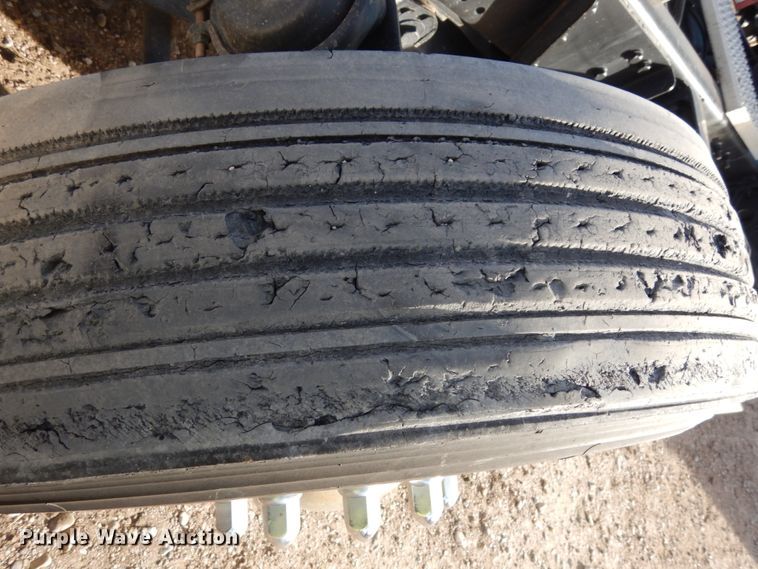 image for item DJ5817 2000 Freightliner FLD120 Classic XL  semi truck