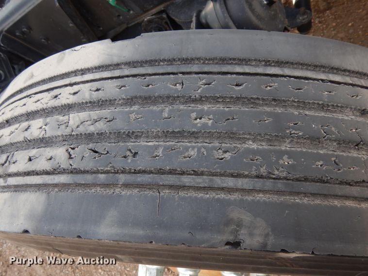 image for item DJ5817 2000 Freightliner FLD120 Classic XL  semi truck