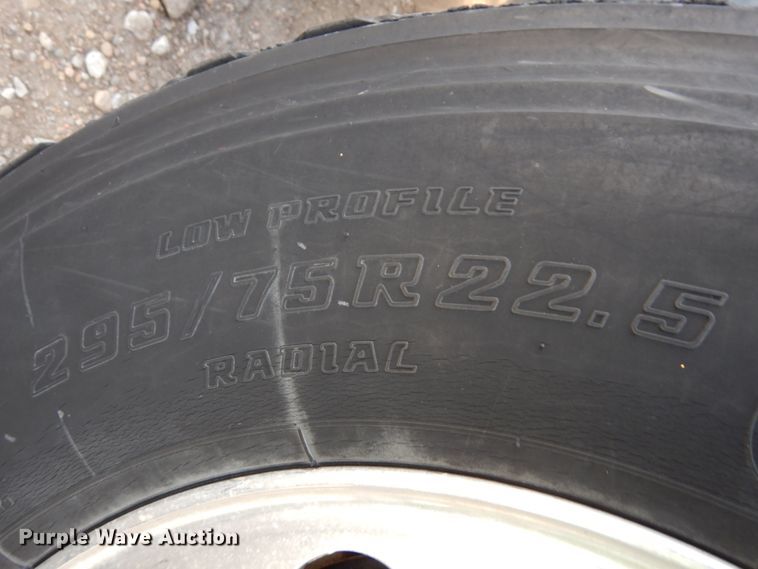 image for item DJ5817 2000 Freightliner FLD120 Classic XL  semi truck