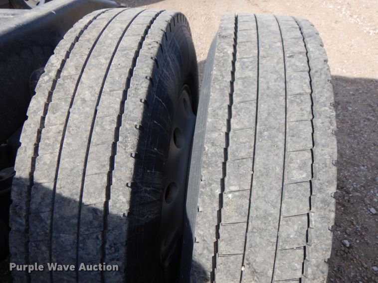 image for item DJ5817 2000 Freightliner FLD120 Classic XL  semi truck