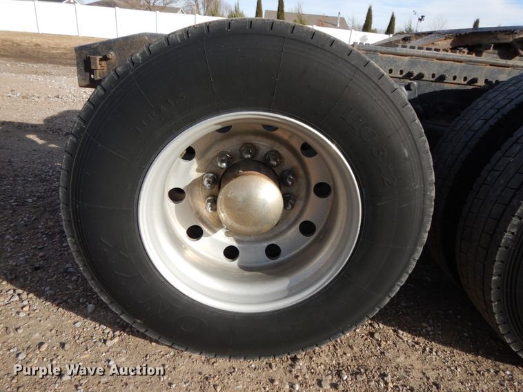 image for item DJ5817 2000 Freightliner FLD120 Classic XL  semi truck