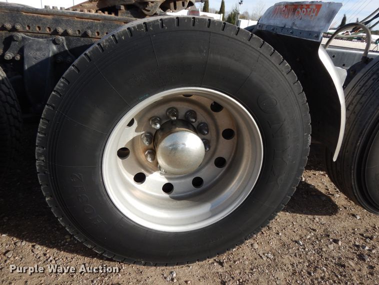 image for item DJ5817 2000 Freightliner FLD120 Classic XL  semi truck