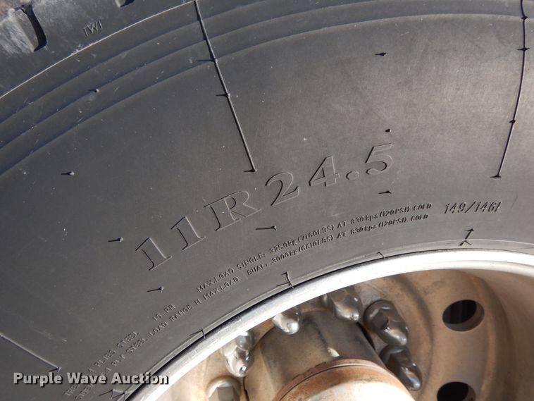 image for item DJ5817 2000 Freightliner FLD120 Classic XL  semi truck