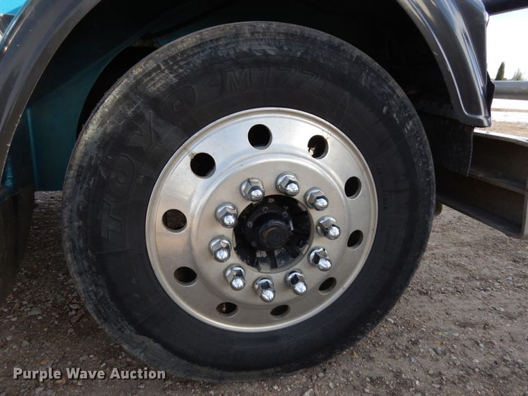 image for item DJ5817 2000 Freightliner FLD120 Classic XL  semi truck