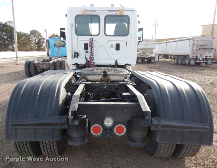 image for item DJ5818 2012 Freightliner Cascadia 125  semi truck