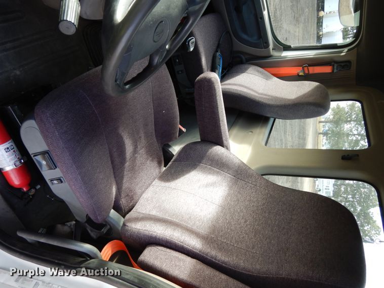 image for item DJ5818 2012 Freightliner Cascadia 125  semi truck