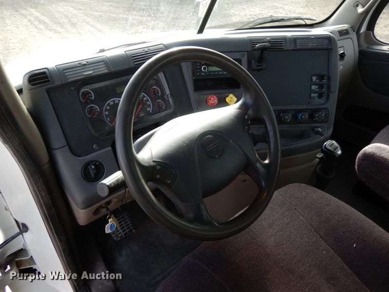 image for item DJ5818 2012 Freightliner Cascadia 125  semi truck