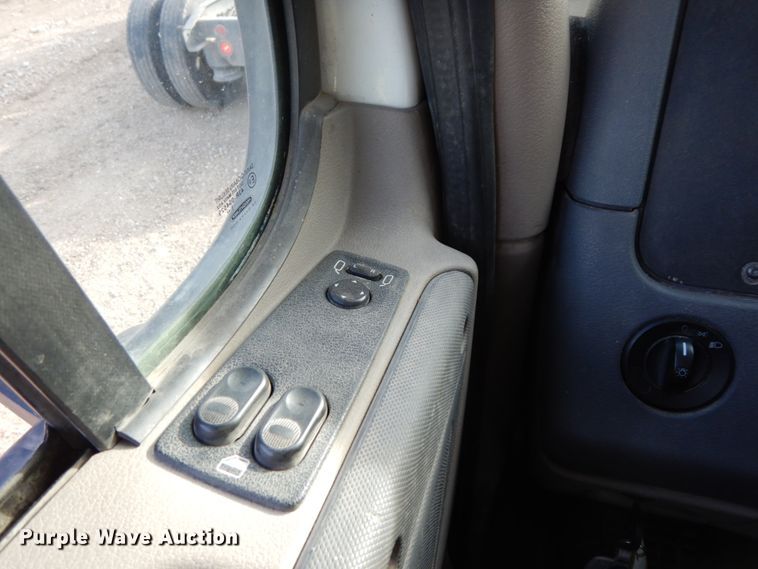 image for item DJ5818 2012 Freightliner Cascadia 125  semi truck