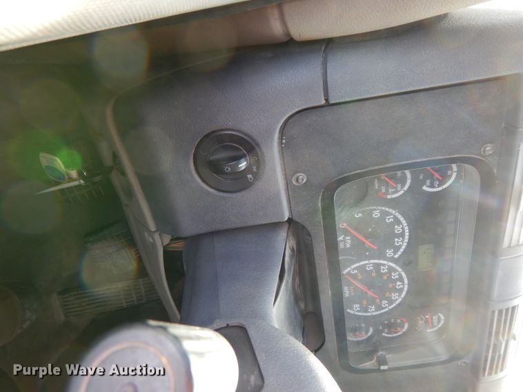 image for item DJ5818 2012 Freightliner Cascadia 125  semi truck