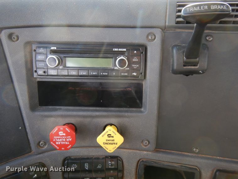 image for item DJ5818 2012 Freightliner Cascadia 125  semi truck