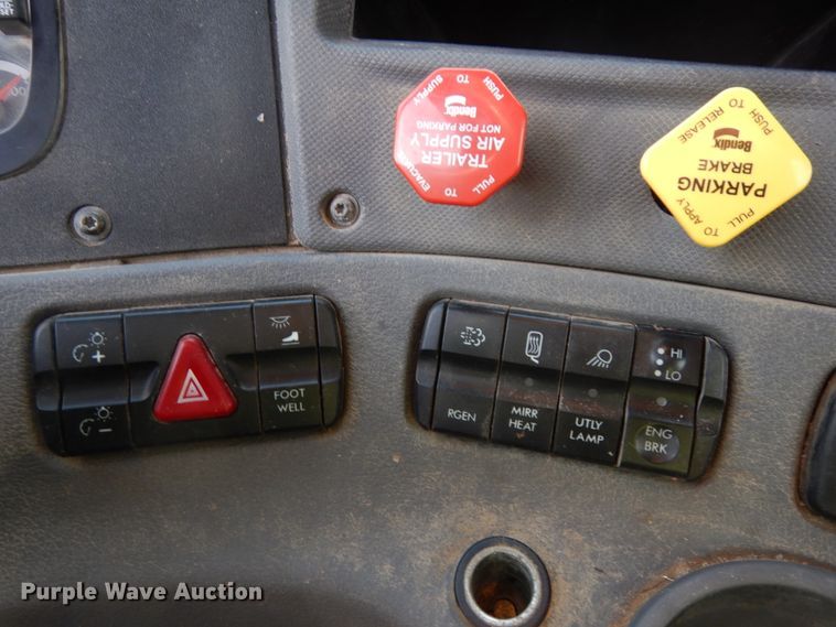 image for item DJ5818 2012 Freightliner Cascadia 125  semi truck