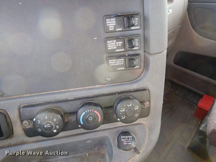 image for item DJ5818 2012 Freightliner Cascadia 125  semi truck