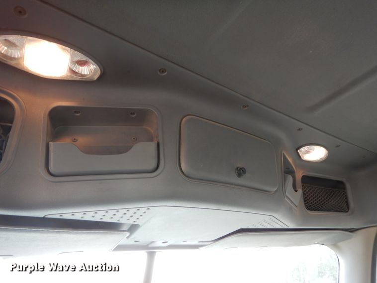 image for item DJ5818 2012 Freightliner Cascadia 125  semi truck