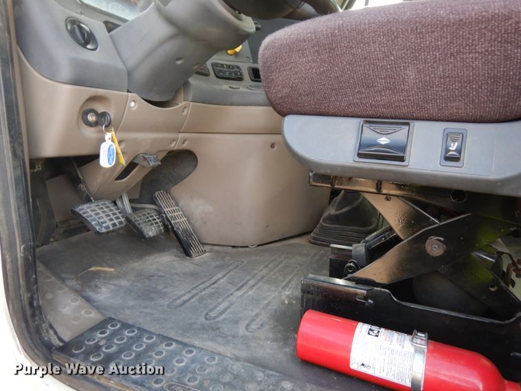 image for item DJ5818 2012 Freightliner Cascadia 125  semi truck