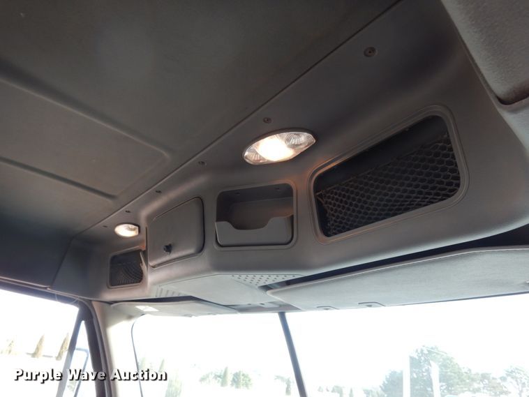 image for item DJ5818 2012 Freightliner Cascadia 125  semi truck