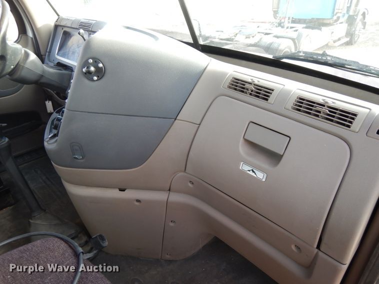 image for item DJ5818 2012 Freightliner Cascadia 125  semi truck