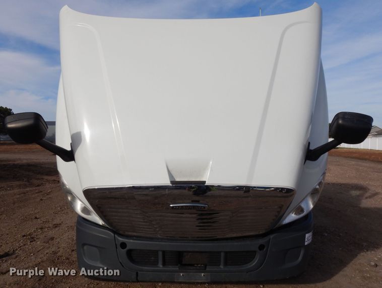 image for item DJ5818 2012 Freightliner Cascadia 125  semi truck