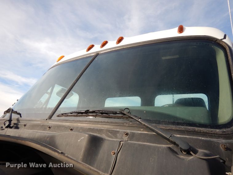 image for item DJ5818 2012 Freightliner Cascadia 125  semi truck