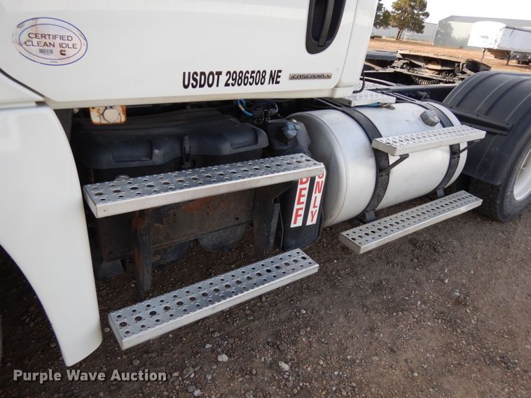 image for item DJ5818 2012 Freightliner Cascadia 125  semi truck