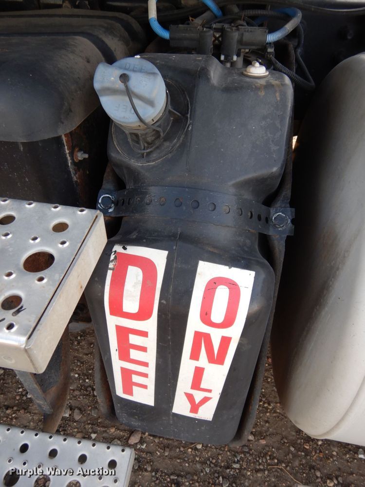 image for item DJ5818 2012 Freightliner Cascadia 125  semi truck