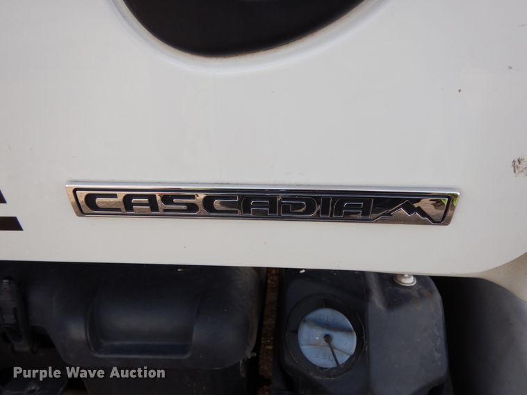 image for item DJ5818 2012 Freightliner Cascadia 125  semi truck