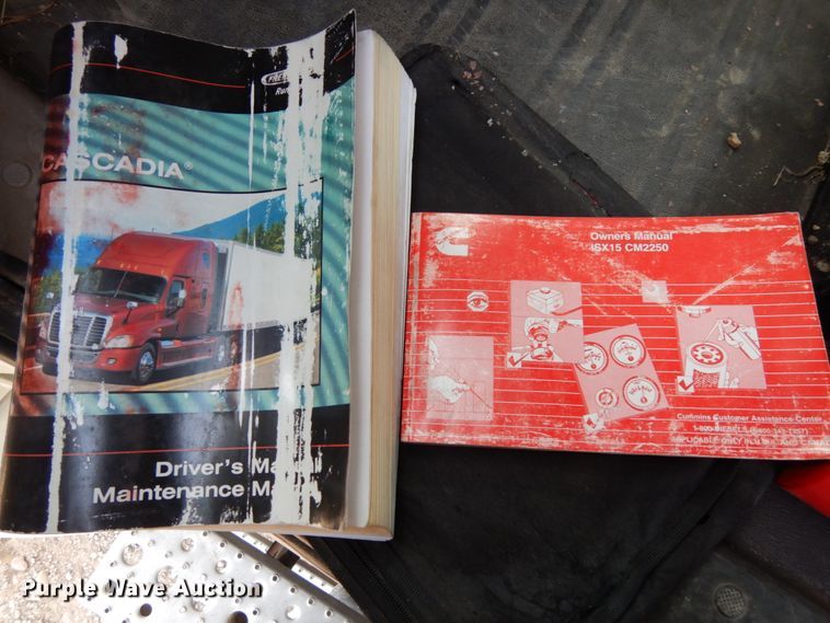 image for item DJ5818 2012 Freightliner Cascadia 125  semi truck