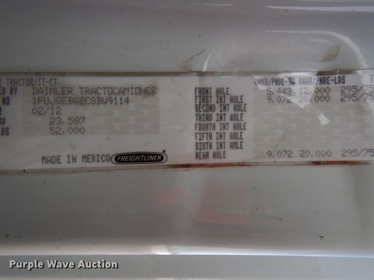 image for item DJ5818 2012 Freightliner Cascadia 125  semi truck