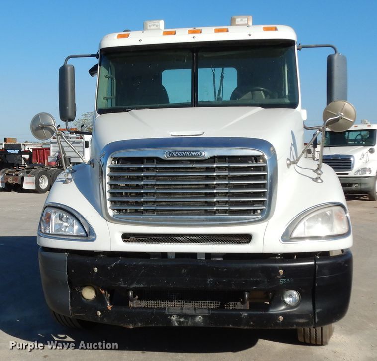 image for item DJ6678 2007 Freightliner Columbia  semi truck