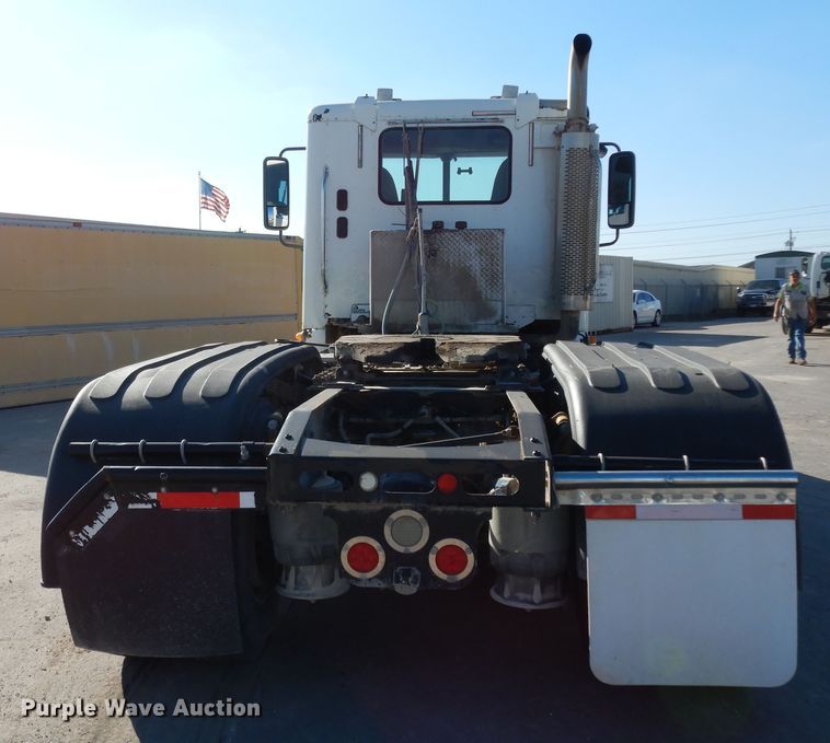 image for item DJ6678 2007 Freightliner Columbia  semi truck