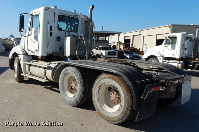 image for item DJ6678 2007 Freightliner Columbia  semi truck