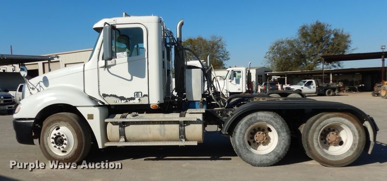 image for item DJ6678 2007 Freightliner Columbia  semi truck