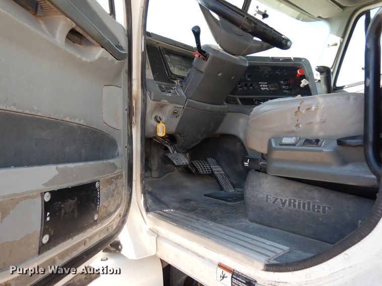 image for item DJ6678 2007 Freightliner Columbia  semi truck