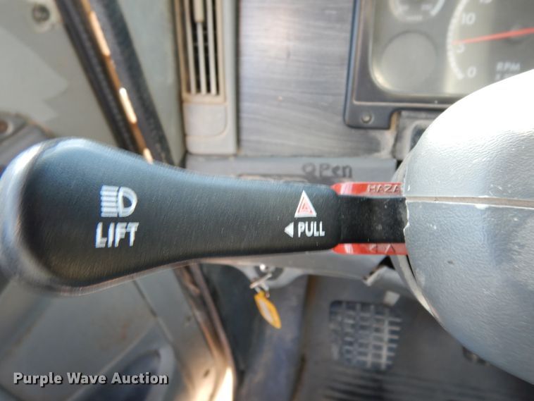 image for item DJ6678 2007 Freightliner Columbia  semi truck