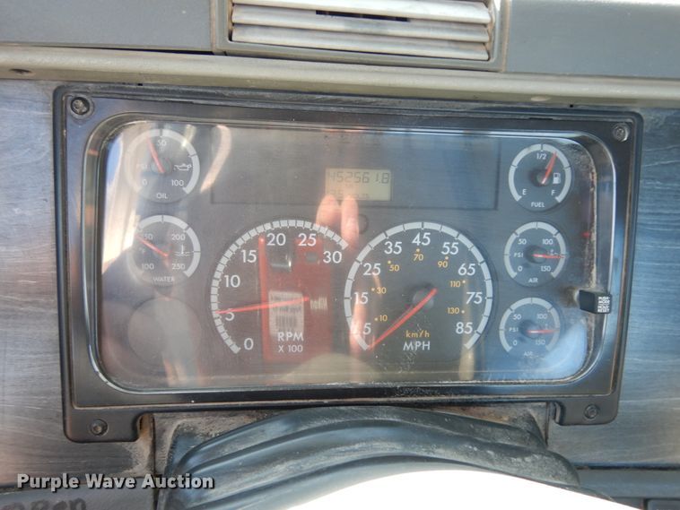 image for item DJ6678 2007 Freightliner Columbia  semi truck