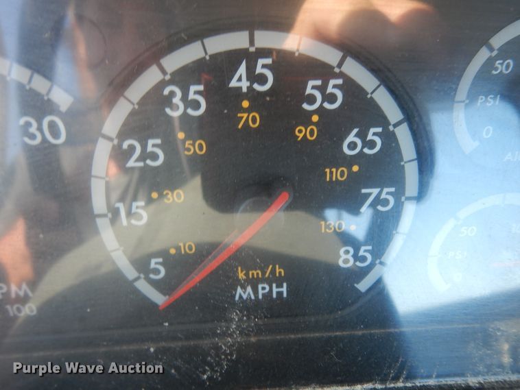 image for item DJ6678 2007 Freightliner Columbia  semi truck