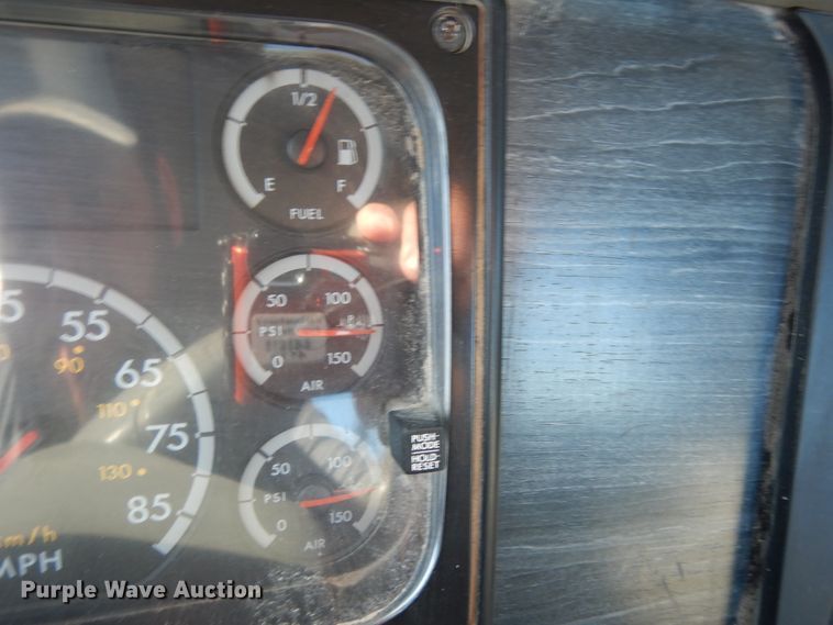 image for item DJ6678 2007 Freightliner Columbia  semi truck