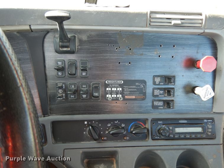 image for item DJ6678 2007 Freightliner Columbia  semi truck