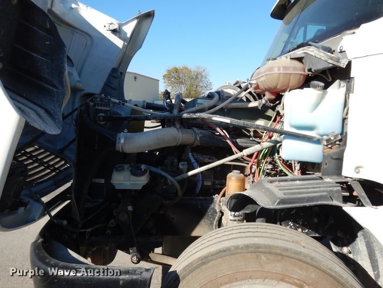 image for item DJ6678 2007 Freightliner Columbia  semi truck