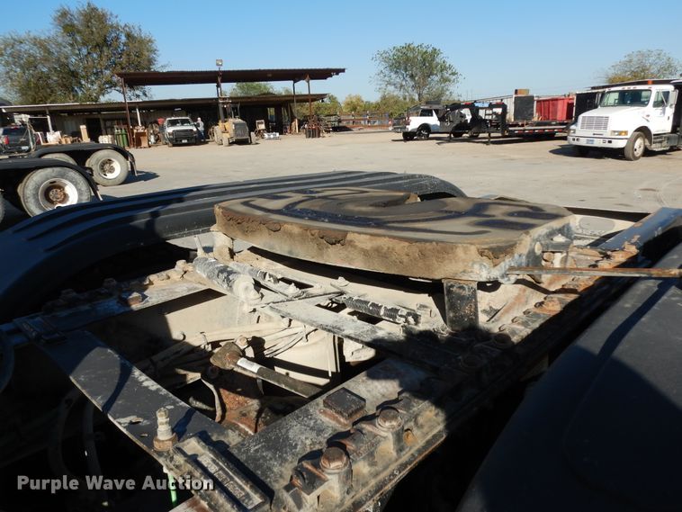 image for item DJ6678 2007 Freightliner Columbia  semi truck