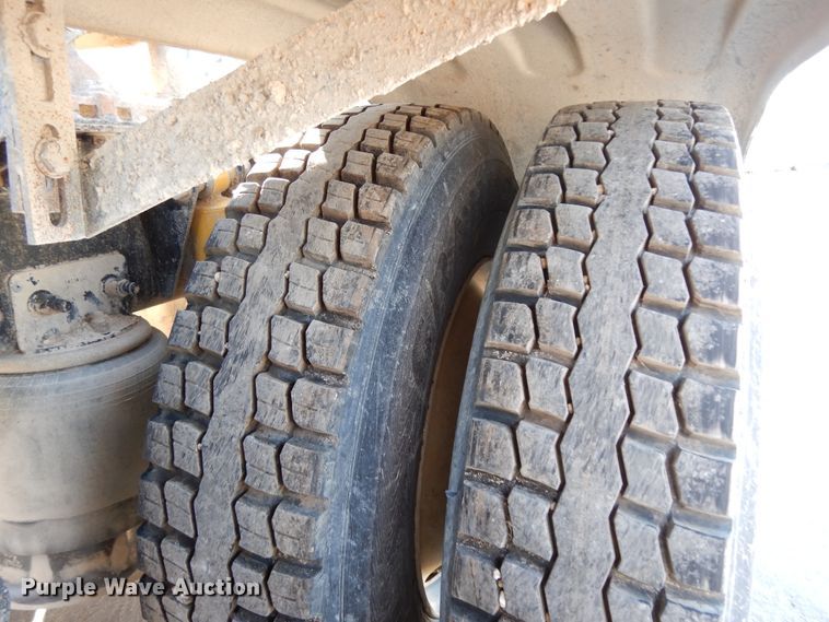 image for item DJ6678 2007 Freightliner Columbia  semi truck