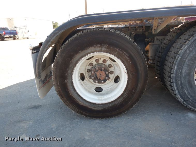 image for item DJ6678 2007 Freightliner Columbia  semi truck