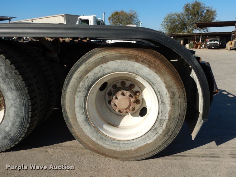 image for item DJ6678 2007 Freightliner Columbia  semi truck