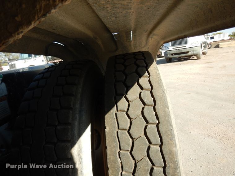 image for item DJ6678 2007 Freightliner Columbia  semi truck