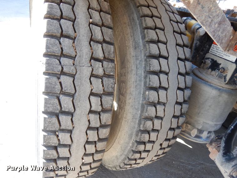 image for item DJ6678 2007 Freightliner Columbia  semi truck