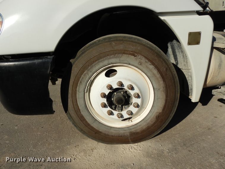 image for item DJ6678 2007 Freightliner Columbia  semi truck