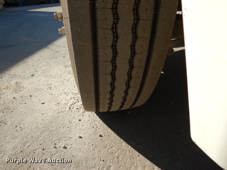 image for item DJ6678 2007 Freightliner Columbia  semi truck