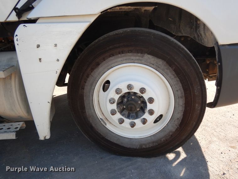 image for item DJ6678 2007 Freightliner Columbia  semi truck