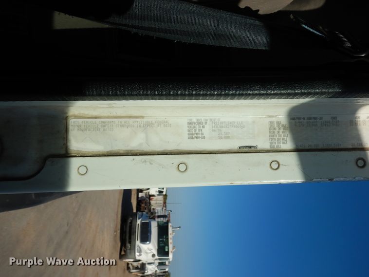 image for item DJ6678 2007 Freightliner Columbia  semi truck