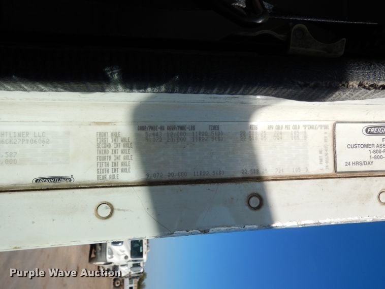 image for item DJ6678 2007 Freightliner Columbia  semi truck