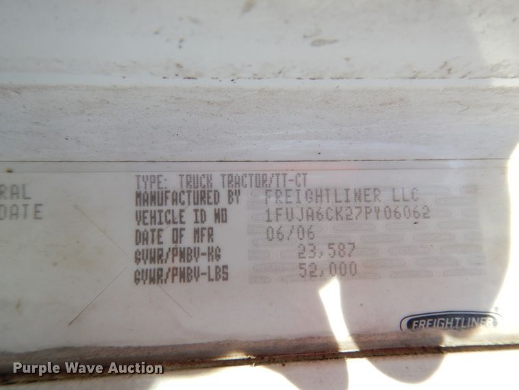 image for item DJ6678 2007 Freightliner Columbia  semi truck